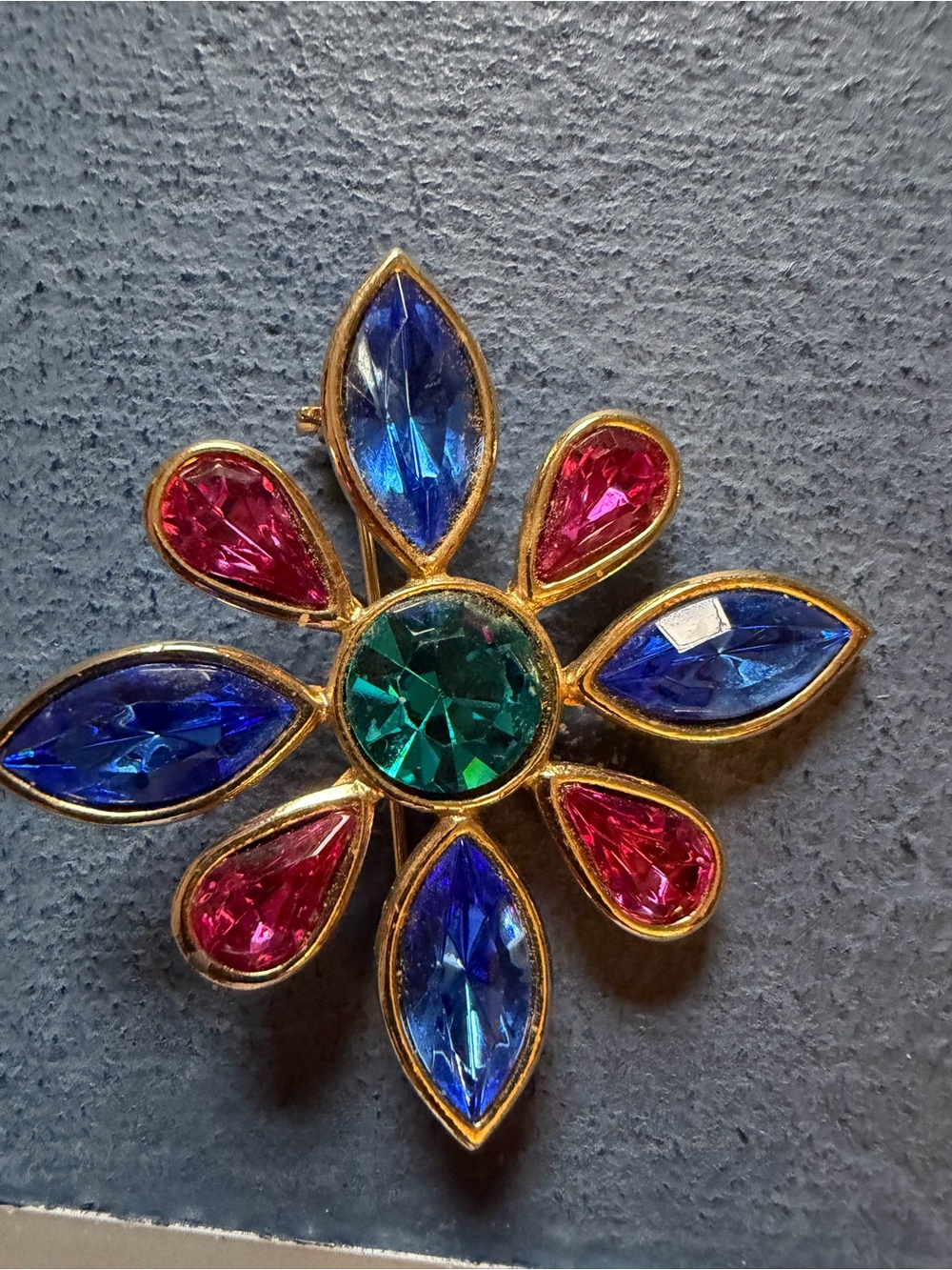 Large Brooch - Picture 3 of 6